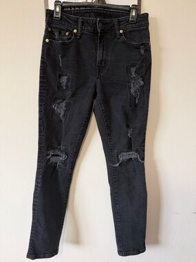 AE Women’s Distressed Black Skinny Jeans